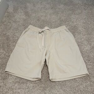 Lululemon men’s white athletic shorts size medium